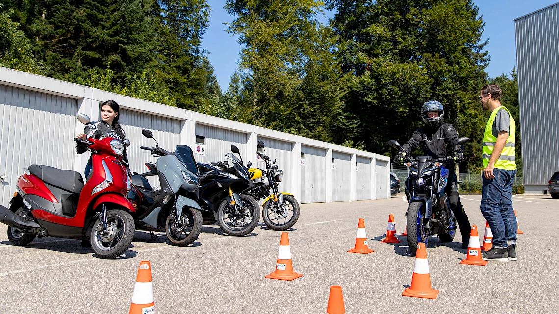 Cours d'essai de moto (avril 2)